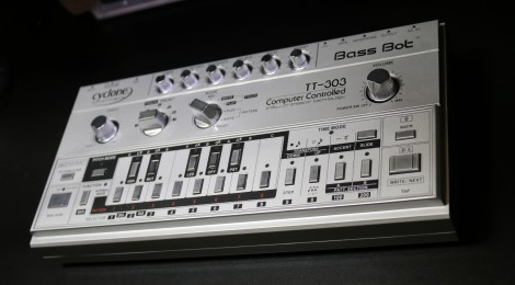 Cyclone Analogic Bass Bot TT-303 
