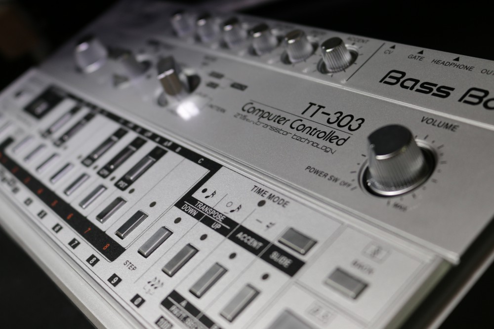 Cyclone Analogic TT-303とRoland AIRA TB-3を比べてみた。