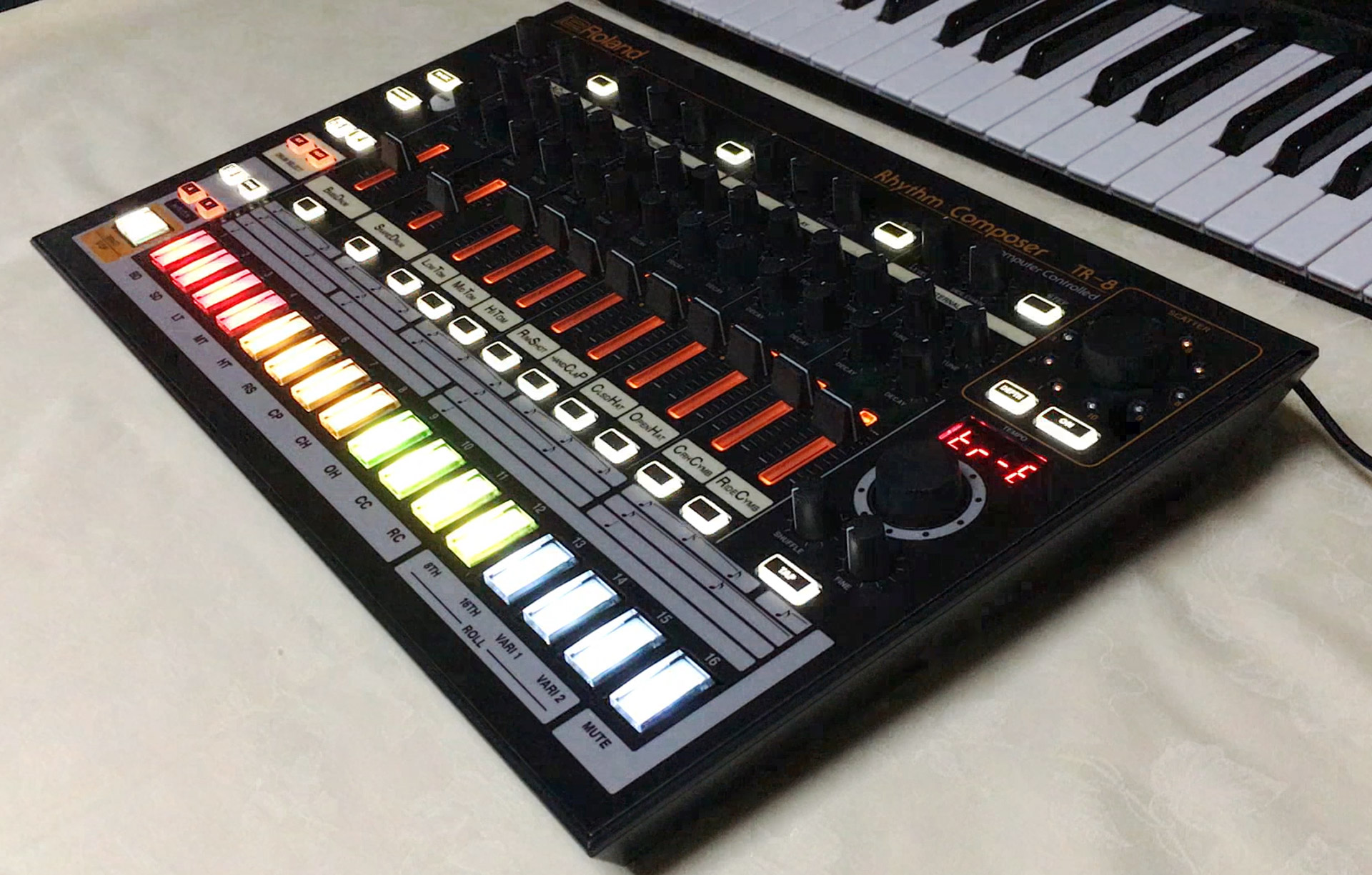 Roland AIRA TR-8をTR-808 Styleへ改造してみました