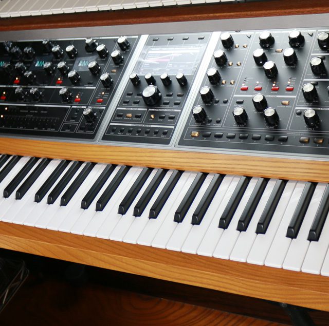 復活MOOG社初のアナログポリシンセ、Moog Oneは内蔵ファンの騒音、高いノイズフロア、多数の未実装機能という問題と共にやって来た